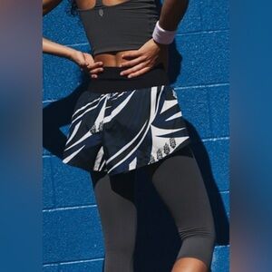 NWT FREE PEOPLE MOVEMENT CARPE DIEM PRINTED SHORTS
